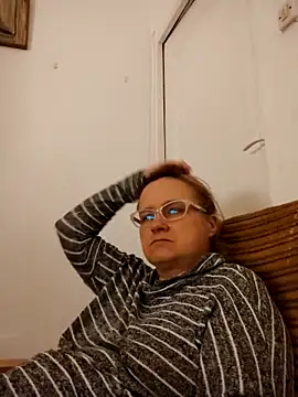 Snapshot of She-devilx chatting on October 28, 2025, 12:44 am She-devilx online show from October 28, 2025, 12:44 am