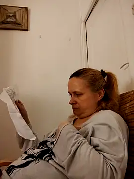 Snapshot of She-devilx chatting on November 13, 2025, 10:24 pm She-devilx online show from November 13, 2025, 10:24 pm