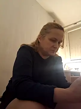 Snapshot of She-devilx chatting on October 1, 2025, 10:35 pm She-devilx online show from October 1, 2025, 10:35 pm