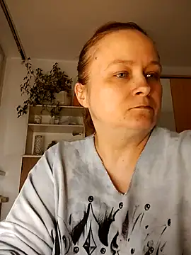 Snapshot of She-devilx chatting on March 9, 2025, 8:21 pm She-devilx online show from March 9, 2025, 8:21 pm