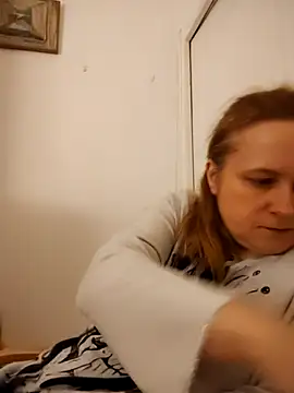 Snapshot of She-devilx chatting on December 4, 2025, 10:53 pm She-devilx online show from December 4, 2025, 10:53 pm