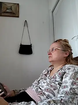 Snapshot of She-devilx chatting on October 4, 2025, 1:45 pm She-devilx online show from October 4, 2025, 1:45 pm