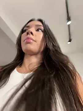 Snapshot of EllaSanz_ chatting on March 11, 2025, 9:15 pm EllaSanz online show from March 11, 2025, 9:15 pm