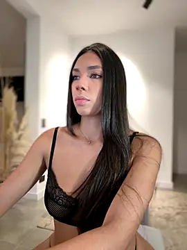 Snapshot of EllaSanz_ chatting on September 26, 2025, 10:49 pm EllaSanz online show from September 26, 2025, 10:49 pm