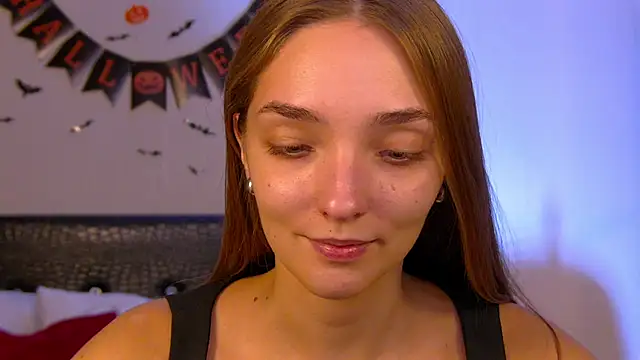 VirginieCruz online show from November 2, 2025, 7:30 pm