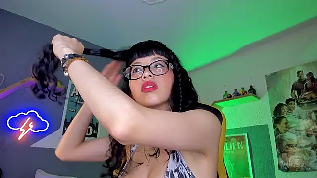 Snapshot of Marcelinee__ chatting on January 11, 2025, 4:27 am Marcelinee   online show from January 11, 2025, 4:27 am