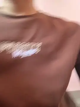 Hullax online show from April 13, 2026, 3:21 am