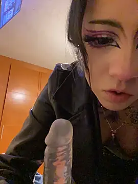 Snapshot of Lucygothic chatting on October 10, 2025, 11:22 am Lucygothic online show from October 10, 2025, 11:22 am
