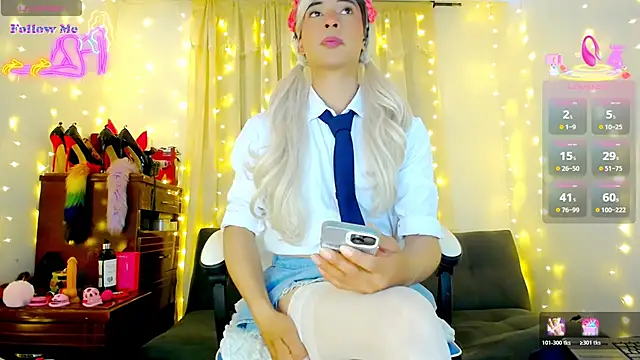 Snapshot of Aleexx___ chatting on March 6, 2026, 9:37 am Aleexx online show from March 6, 2026, 9:37 am