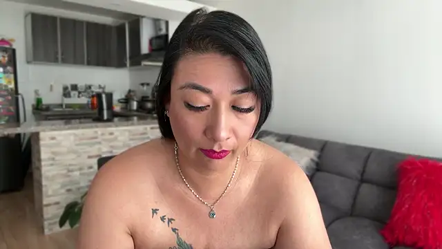 Snapshot of Karina_Yang chatting on April 14, 2026, 6:02 pm Karina Yang online show from April 14, 2026, 6:02 pm