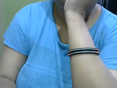 Snapshot of Mona_love143 chatting on November 13, 2025, 7:45 am Mona love143 online show from November 13, 2025, 7:45 am