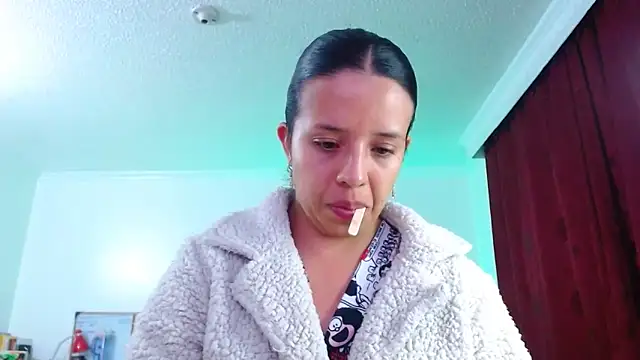 Snapshot of VALERY_MEER chatting on October 19, 2025, 12:35 am VALERY MEER online show from October 19, 2025, 12:35 am