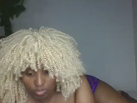 Snapshot of queen_mendyz chatting on May 28, 2026, 7:53 pm queen mendyz online show from May 28, 2026, 7:53 pm