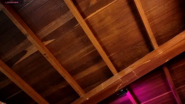 zinnia mosley online show from April 8, 2026, 12:17 pm