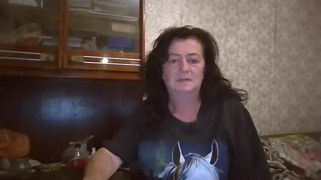 GypsiQueen2 online show from September 16, 2025, 7:37 pm