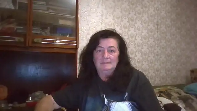 GypsiQueen2 online show from September 18, 2025, 7:39 pm