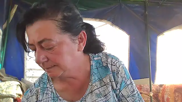 GypsiQueen2 online show from September 20, 2025, 7:02 am