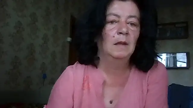 Snapshot of GypsiQueen2 chatting on July 18, 2026, 8:01 am GypsiQueen2 online show from July 18, 2026, 8:01 am