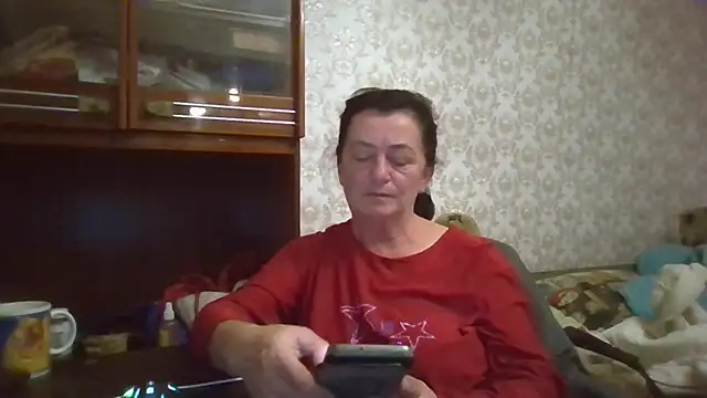 GypsiQueen2 online show from October 7, 2025, 6:09 pm