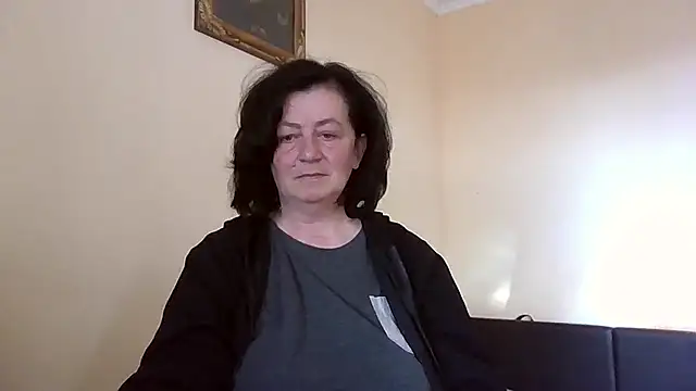 GypsiQueen2 online show from April 19, 2026, 3:13 pm