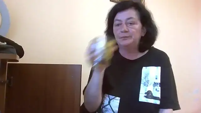 GypsiQueen2 online show from May 5, 2026, 5:16 pm