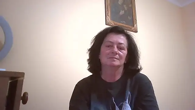GypsiQueen2 online show from May 11, 2026, 5:32 pm