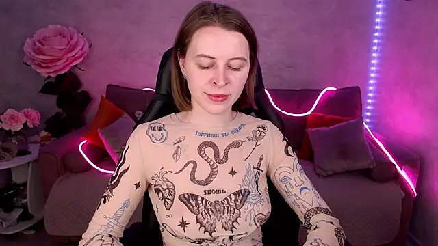 tiffany  burn online show from February 7, 2025, 9:05 am