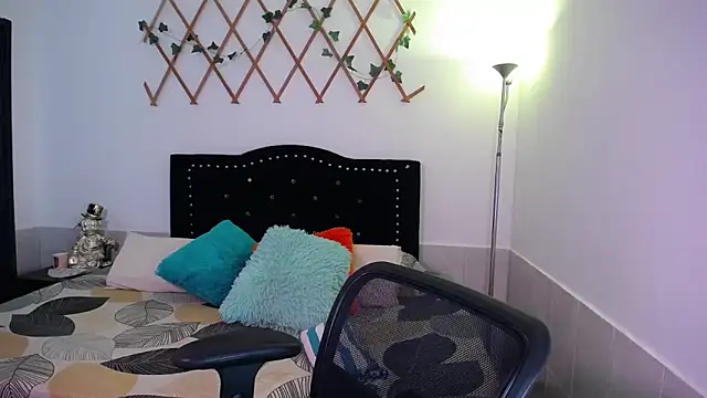 Snapshot of naughty_girl_4u chatting on October 30, 2025, 3:53 pm naughty girl 4u online show from October 30, 2025, 3:53 pm