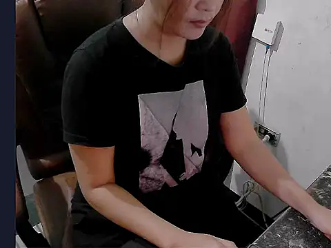 Snapshot of makemefallin chatting on October 3, 2025, 1:45 pm makemefallin online show from October 3, 2025, 1:45 pm