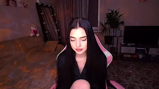   Malika   online show from December 19, 2025, 5:15 pm