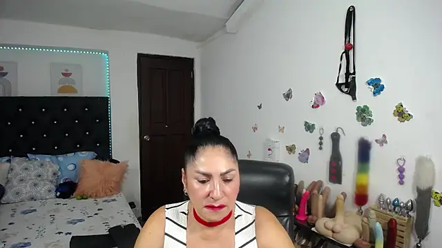 Snapshot of mature_bigboobs10 chatting on April 19, 2026, 4:02 am mature bigboobs10 online show from April 19, 2026, 4:02 am