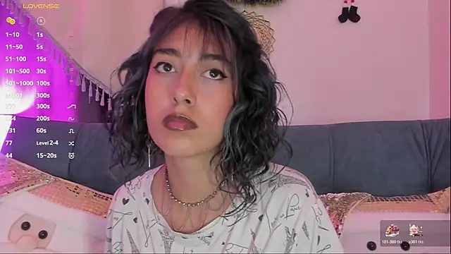 Snapshot of Scarlet_wd18 chatting on December 5, 2025, 7:51 am Scarlet wd18 online show from December 5, 2025, 7:51 am