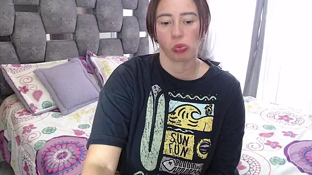 Snapshot of sara_hott_1 chatting on April 10, 2026, 8:16 pm sara hott 1 online show from April 10, 2026, 8:16 pm