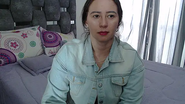 Snapshot of sara_hott_1 chatting on April 12, 2026, 8:23 pm sara hott 1 online show from April 12, 2026, 8:23 pm