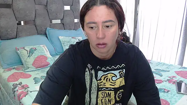 Snapshot of sara_hott_1 chatting on March 25, 2026, 2:38 pm sara hott 1 online show from March 25, 2026, 2:38 pm