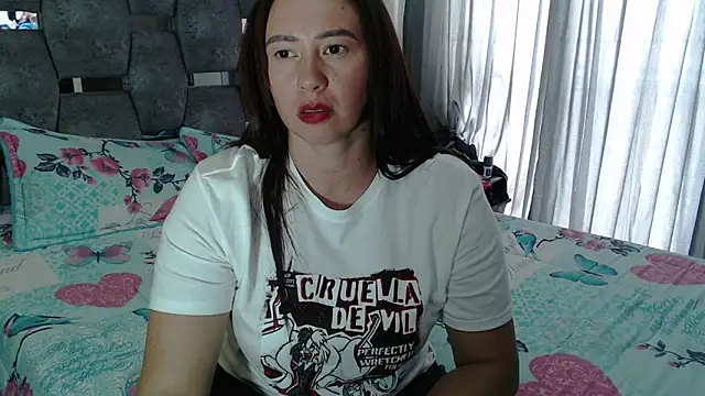 Snapshot of sara_hott_1 chatting on March 31, 2026, 6:32 pm sara hott 1 online show from March 31, 2026, 6:32 pm