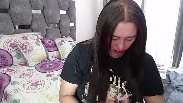 Snapshot of sara_hott_1 chatting on April 6, 2026, 8:21 pm sara hott 1 online show from April 6, 2026, 8:21 pm