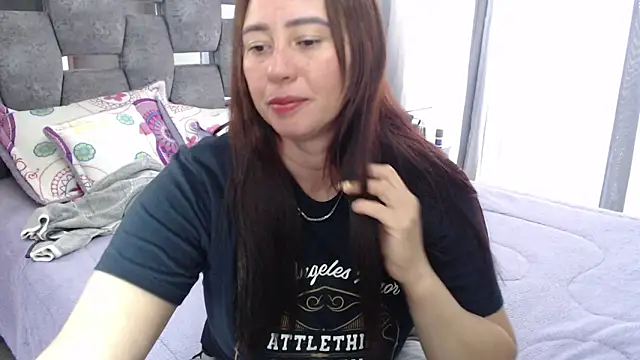 Snapshot of sara_hott_1 chatting on April 16, 2026, 2:29 pm sara hott 1 online show from April 16, 2026, 2:29 pm