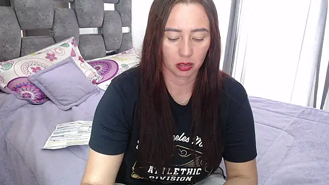 Snapshot of sara_hott_1 chatting on April 15, 2026, 7:51 pm sara hott 1 online show from April 15, 2026, 7:51 pm
