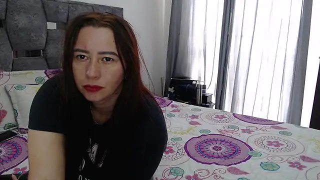 Snapshot of sara_hott_1 chatting on April 17, 2026, 4:32 pm sara hott 1 online show from April 17, 2026, 4:32 pm