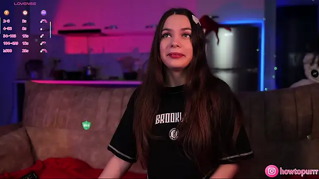 Snapshot of How2Meow chatting on November 15, 2025, 4:44 pm How2Meow online show from November 15, 2025, 4:44 pm