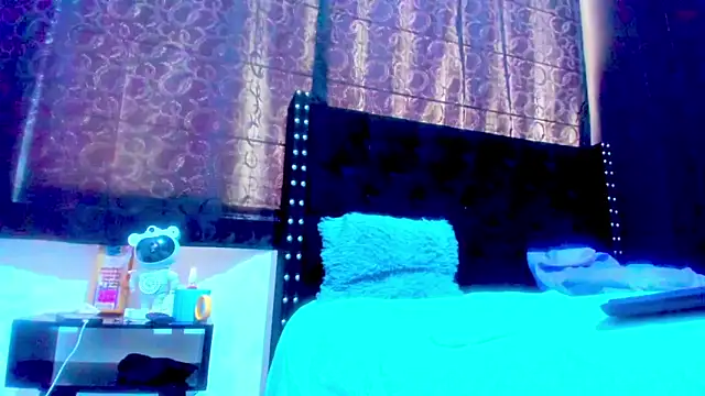 amareto queen online show from February 18, 2026, 6:37 pm