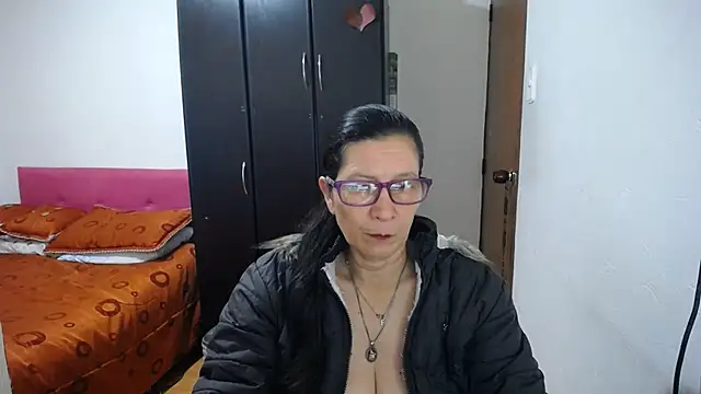 Snapshot of latin49 chatting on July 1, 2026, 5:19 am latin49 online show from July 1, 2026, 5:19 am