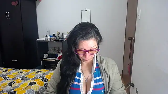 Snapshot of latin49 chatting on November 7, 2025, 3:33 am latin49 online show from November 7, 2025, 3:33 am