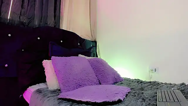 lesly xx online show from March 29, 2026, 9:38 pm