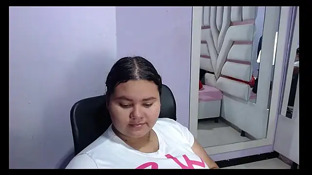 Snapshot of ValenTitis chatting on November 13, 2025, 8:24 pm ValenTitis online show from November 13, 2025, 8:24 pm