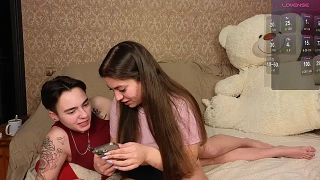 Snapshot of twobabesweet chatting on December 22, 2025, 6:46 am twobabesweet online show from December 22, 2025, 6:46 am