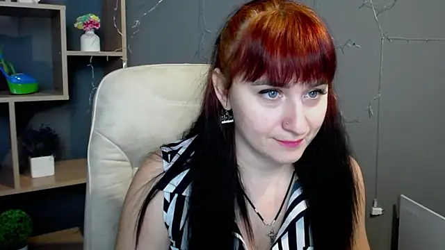 NinaFlawlees online show from November 17, 2025, 12:53 pm