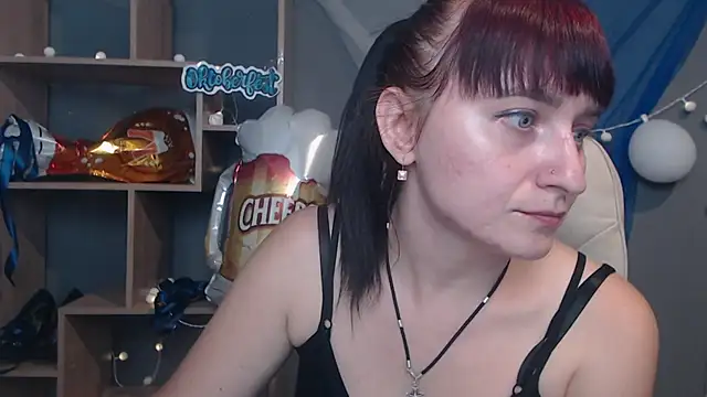 NinaFlawlees online show from October 8, 2025, 11:56 am