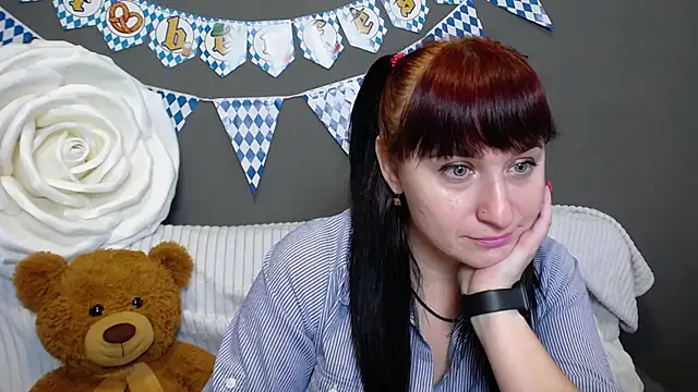 NinaFlawlees online show from October 6, 2025, 12:06 pm